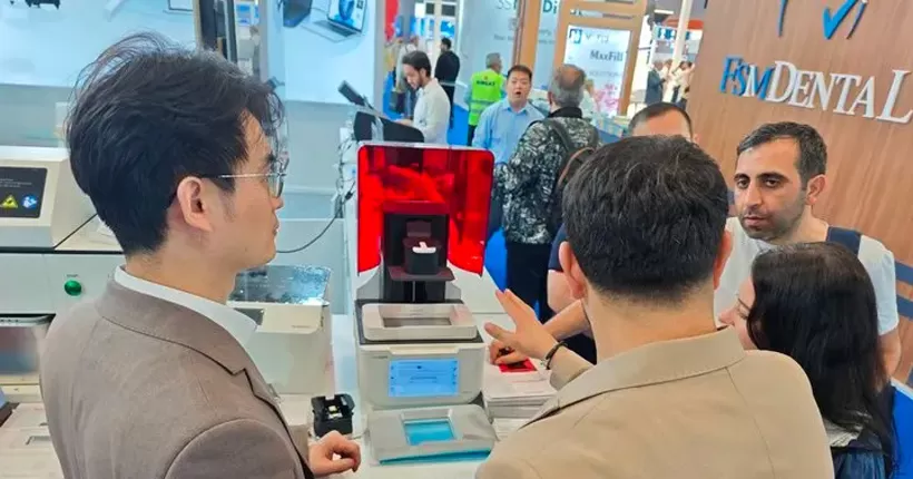 20 मिनट में प्रिंट और मरम्मत के लिए! एज मिनी ने ट्रेकिय में आइडेक्स में मेड-इन-चाइना डिजिटल दंत चिकित्सा के एक तूफान को सेट किया