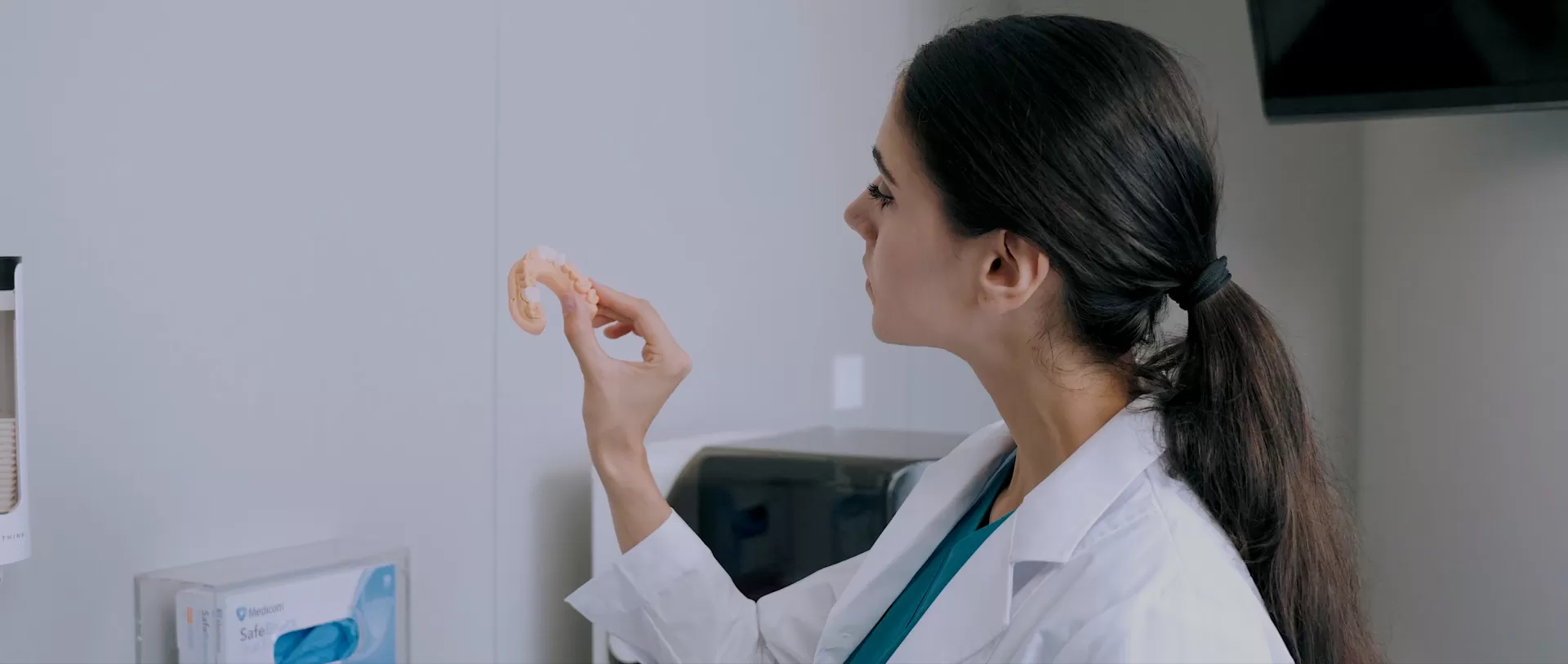 हमसे संपर्क करें