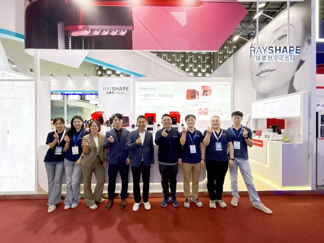 winning-over-dentists-from-home-and-abroad-rayshapes-edge-mini-chairside-digital-solution-makes-its-first-full-line-appearance-at-shanghai-dentech-08.jpg